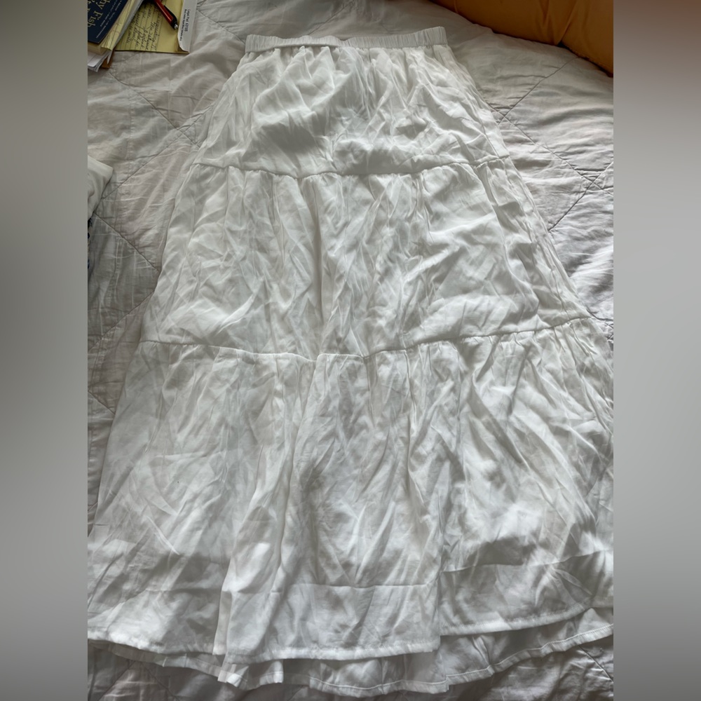 NWT: white skirt